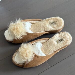 UGG Women's Yvette Pom Pom and Cream Peep Toe Cozy Slippers size 8